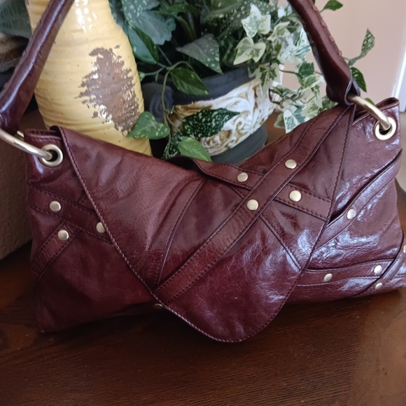 Handbags - Picture 4 of 13